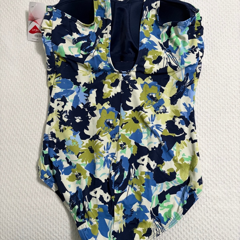 Lands End Tugless Swimsuit, One Piece, 16W - Picture 2 of 4